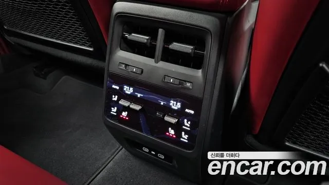 Porsche Macan Electric — Фото автомобиля 25