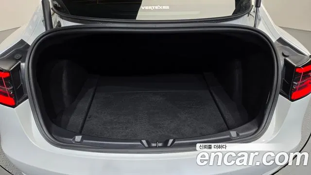 Tesla Model 3 — Фото автомобиля 16
