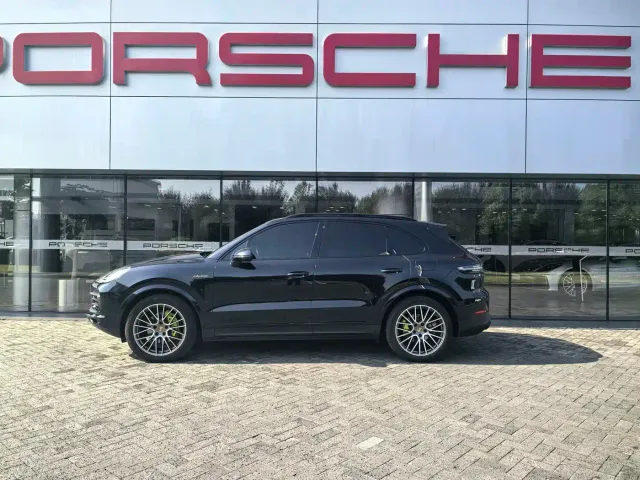 Porsche Cayenne — Фото автомобиля 3
