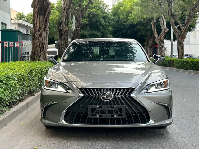 Lexus ES — Фото автомобиля 9