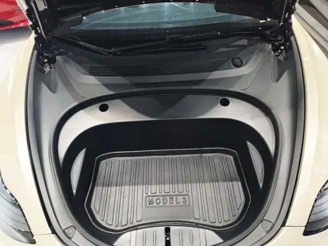 Tesla Model 3 — Фото автомобиля 19
