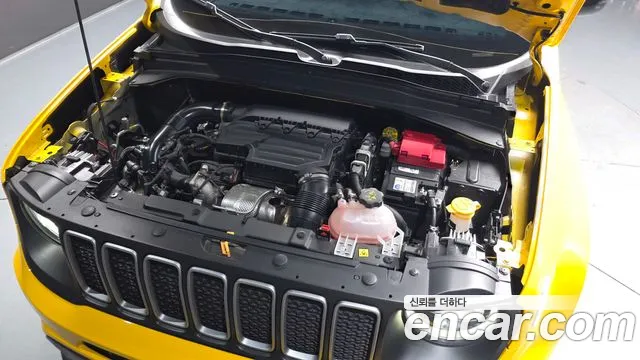Jeep Renegade — Фото автомобиля 9