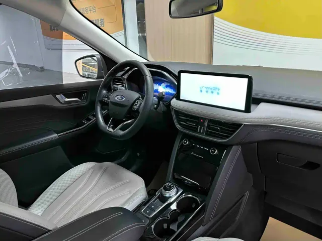 Ford Escape — Фото автомобиля 9