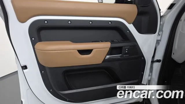 Land Rover Defender L663 — Фото автомобиля 13