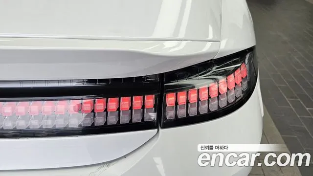 Hyundai Ioniq 6 — Фото автомобиля 8