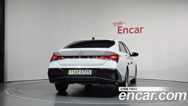 Hyundai Avante — Фото автомобиля 4