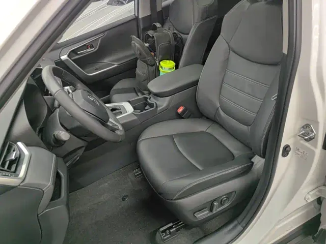 Toyota RAV4 — Фото автомобиля 14
