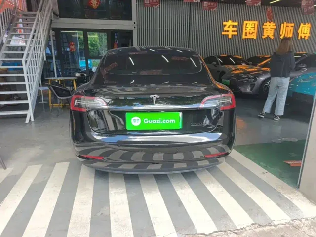 Tesla Model 3 — Фото автомобиля 5