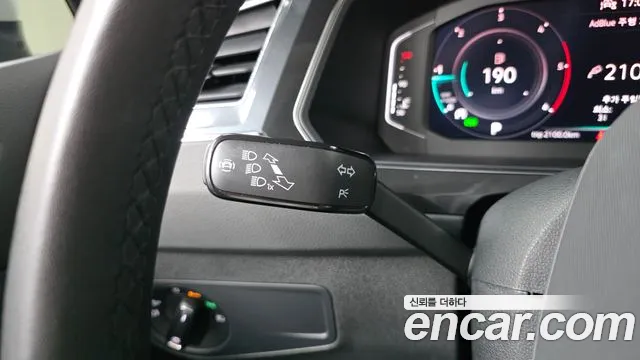 Volkswagen Tiguan Tiguan 2 поколение 2.0 TDI Premium — Фото автомобиля 19
