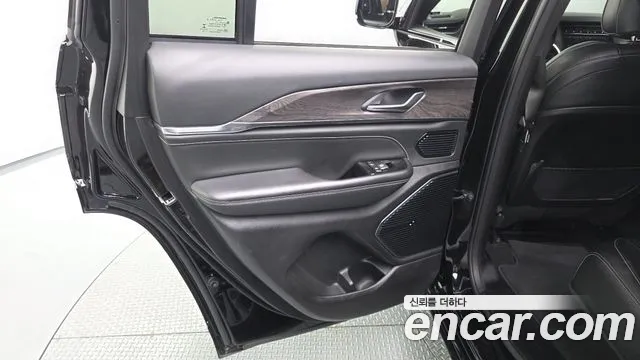 Jeep Cherokee Grand Cherokee(WL) 3.6 Overland — Фото автомобиля 20
