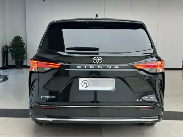 Toyota Sienna — Фото автомобиля 11