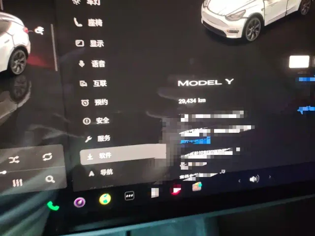 Tesla Model Y — Фото автомобиля 13