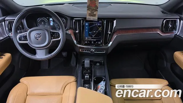 Volvo V60 Cross Country 2nd Gen — Фото автомобиля 10