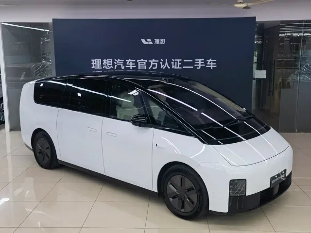 Li Auto MEGA — Фото автомобиля 9