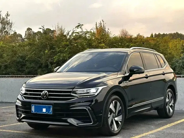Фотография автомобиля — Volkswagen Tiguan L