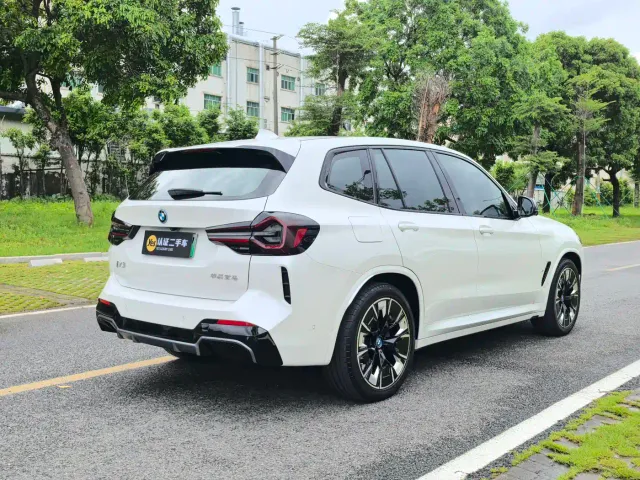 BMW iX3 — Фото автомобиля 5