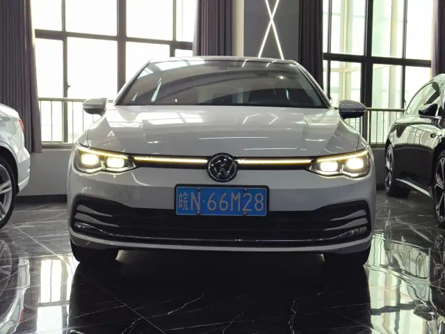 Volkswagen Golf — Фото автомобиля 2