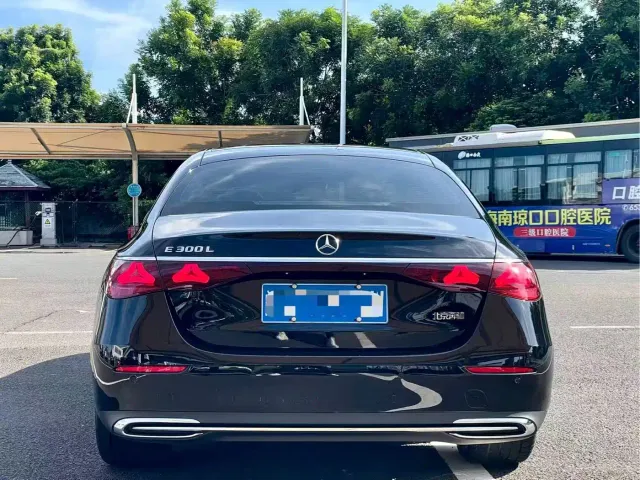 Mercedes-Benz E-Class — Фото автомобиля 8