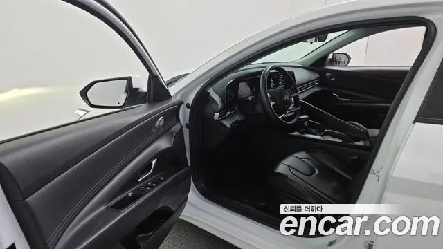 Hyundai Avante CN7 — Фото автомобиля 10