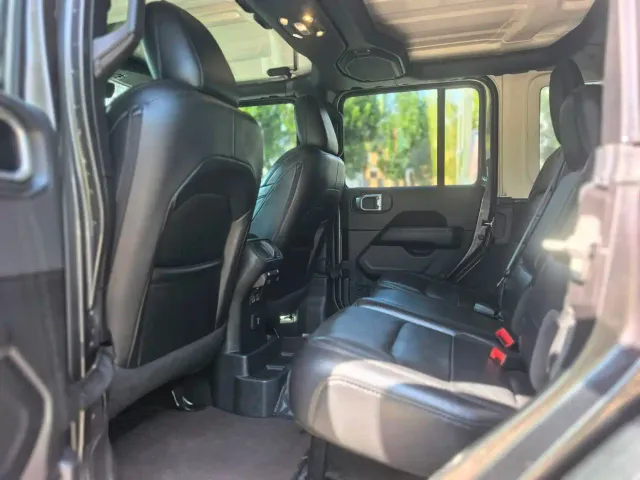 Jeep Wrangler — Фото автомобиля 8