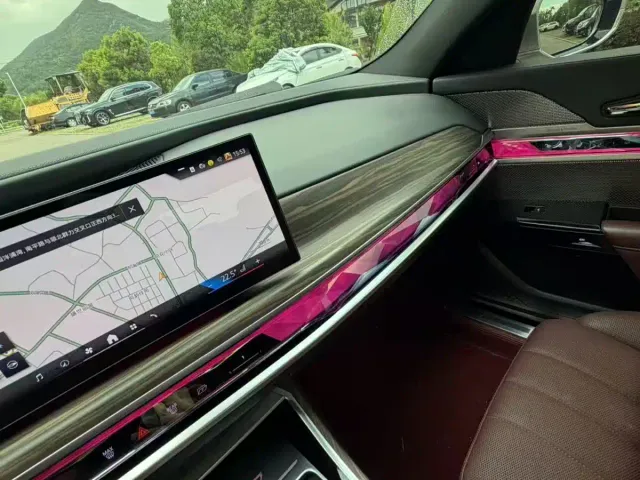 BMW i7 — Фото автомобиля 14