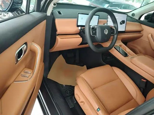 Leapmotor C10 — Фото автомобиля 15