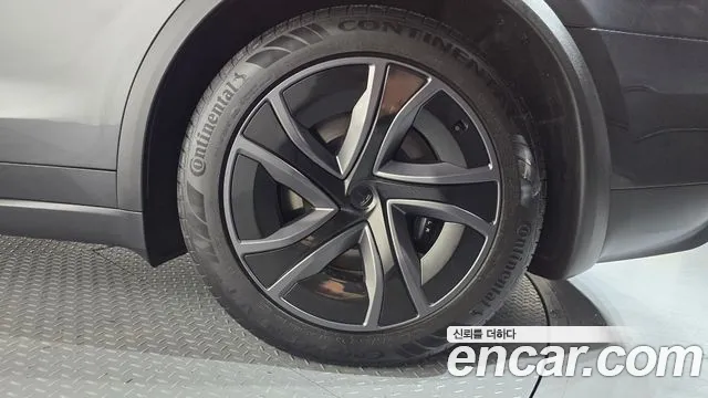 Tesla Model X — Фото автомобиля 6