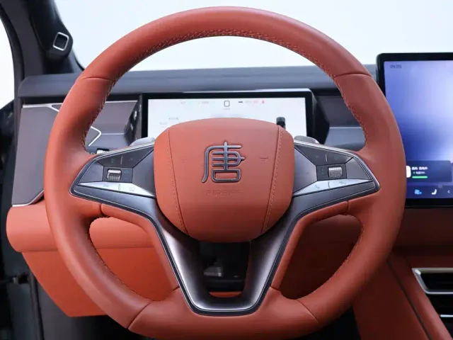 BYD Tang L — Фото автомобиля 16