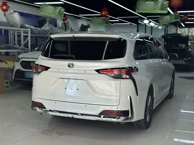 Toyota Sienna — Фото автомобиля 12