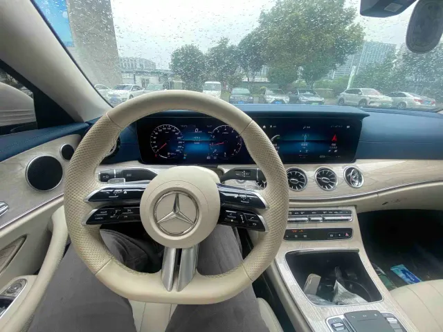 Mercedes-Benz E-Class — Фото автомобиля 9
