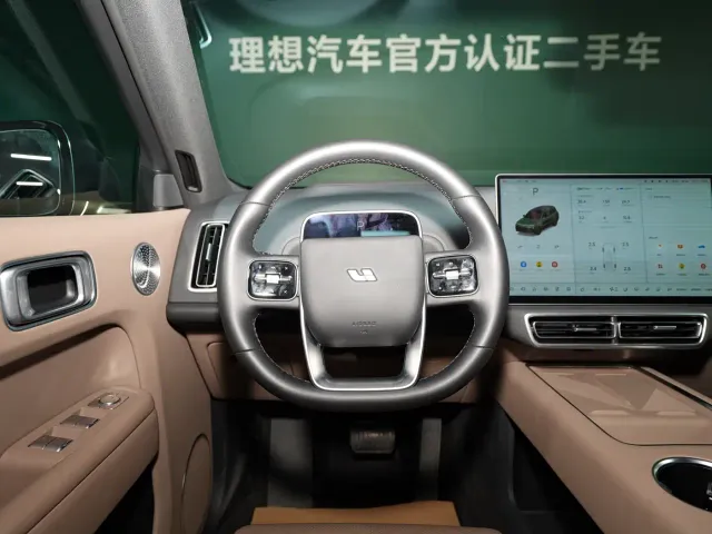 Li Auto L9 — Фото автомобиля 7