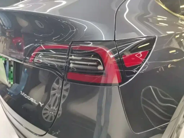 Tesla Model Y — Фото автомобиля 7