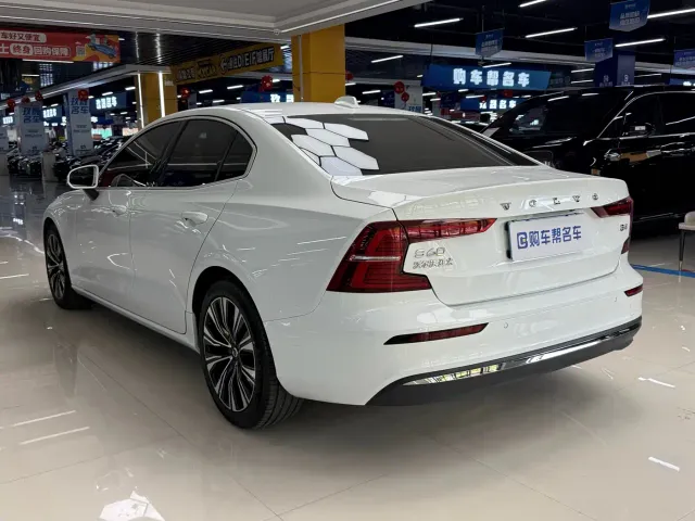Volvo S60 — Фото автомобиля 15