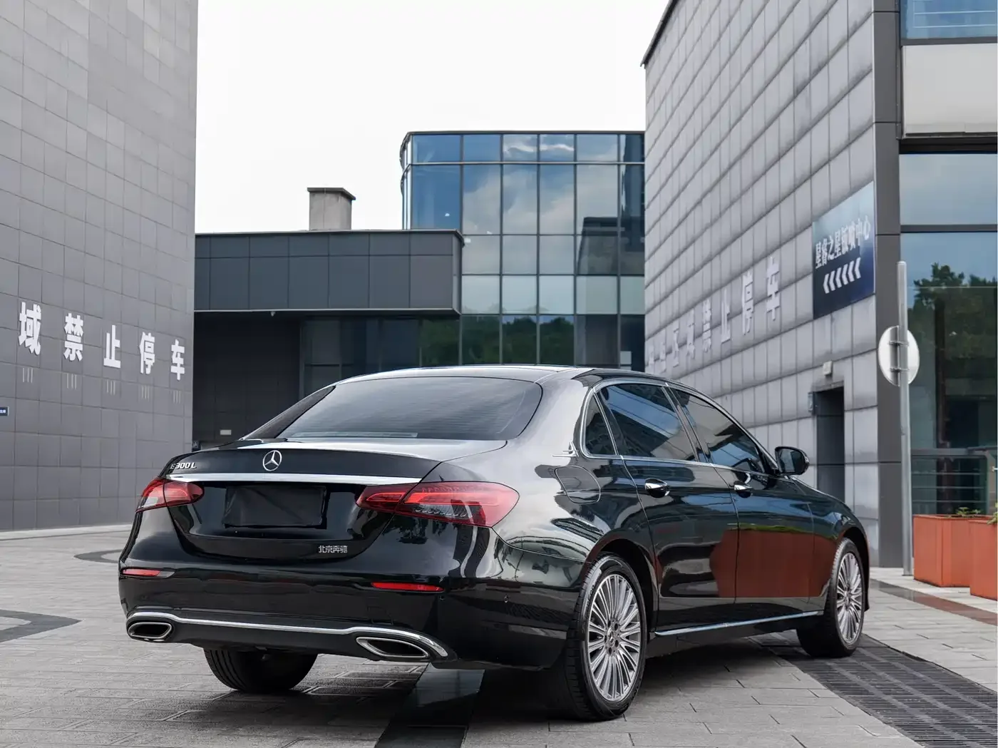 Mercedes-Benz Mercedes-Benz E-Class 2022 Second Facelift E 300 L Fashion — Фото автомобиля 6