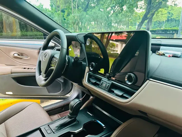 Lexus ES — Фото автомобиля 17