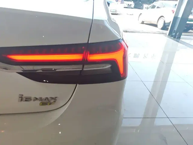 Roewe i6 MAX EV — Фото автомобиля 23