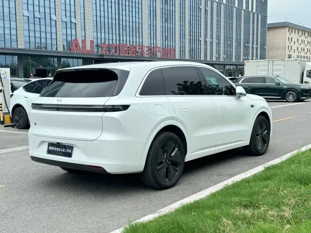 Li Auto L6 — Фото автомобиля 15