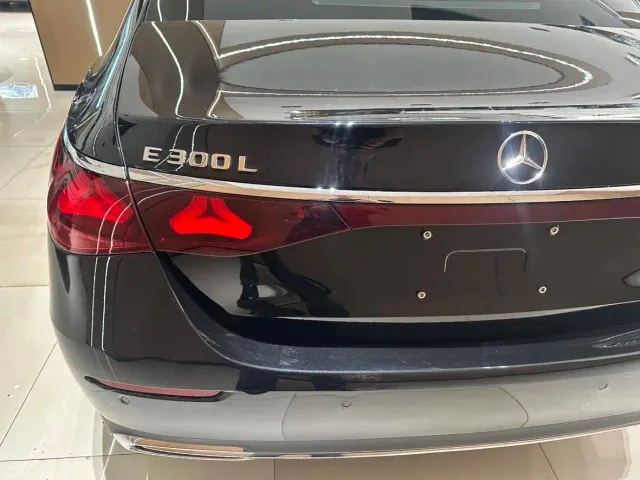 Mercedes-Benz E-Class — Фото автомобиля 14