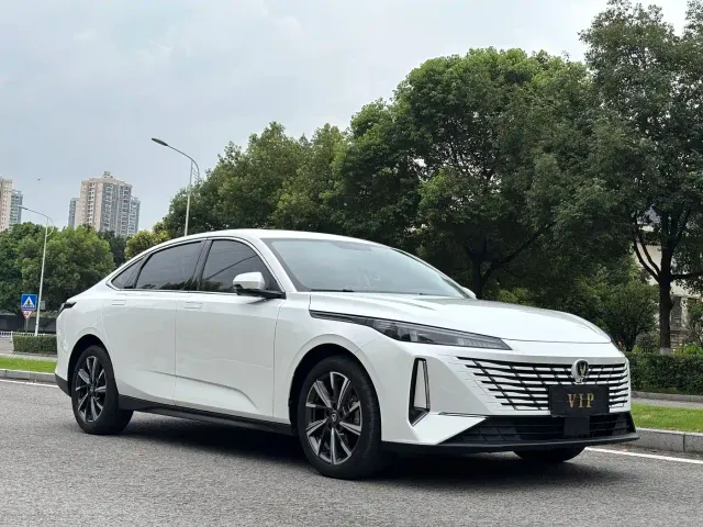 Changan Eado — Фото автомобиля 3