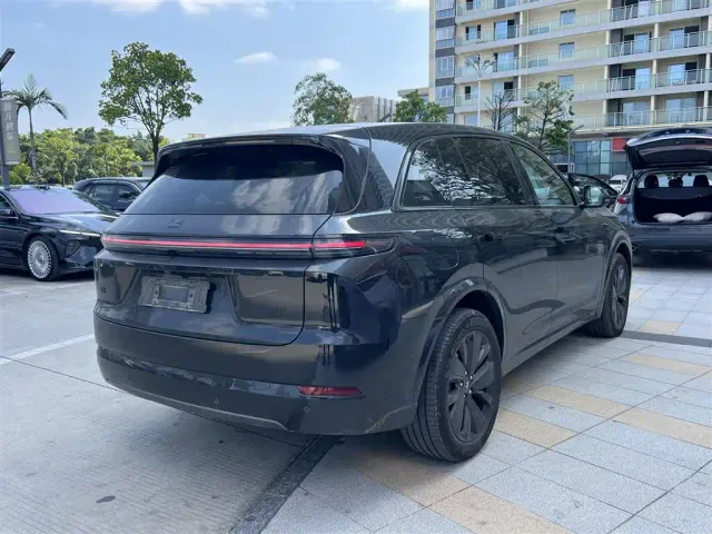 Li Auto L7 — Фото автомобиля 9