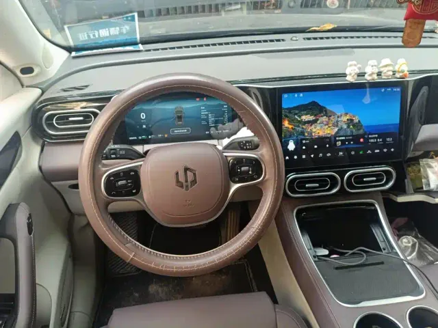 Leapmotor C11 — Фото автомобиля 15
