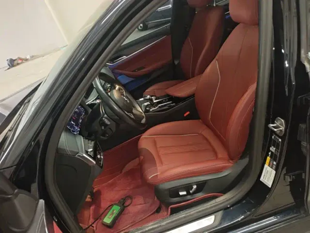 BMW 5 Series — Фото автомобиля 14