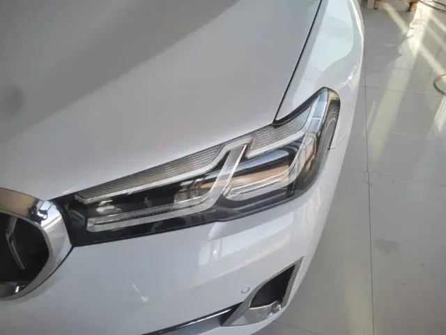BMW 5 Series — Фото автомобиля 5