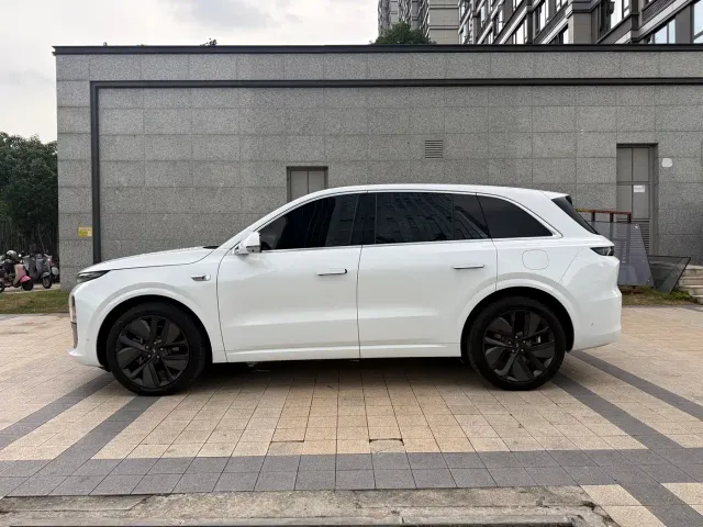 Li Auto L6 — Фото автомобиля 17