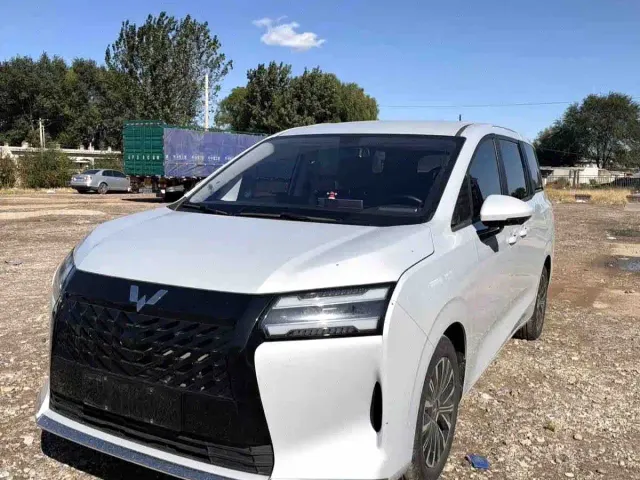 Фотография автомобиля — Wuling Starlight 730