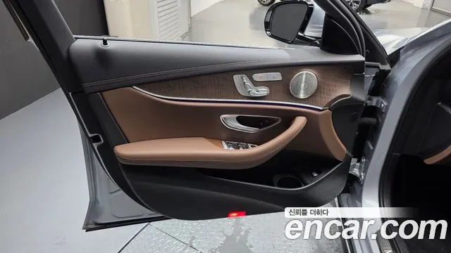 Mercedes-Benz E-Class — Фото автомобиля 18
