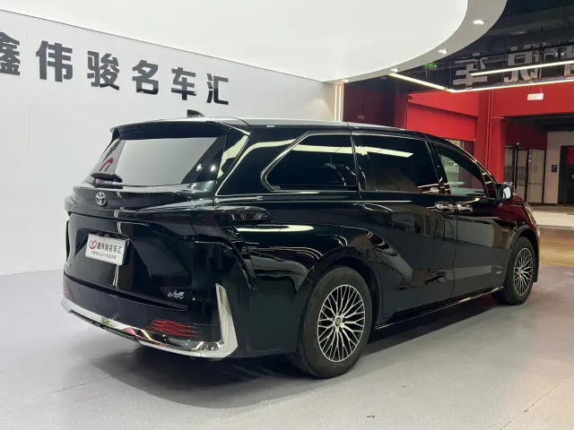 Toyota Sienna — Фото автомобиля 18
