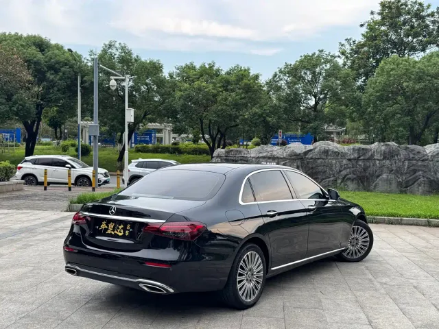Mercedes-Benz E-Class — Фото автомобиля 6