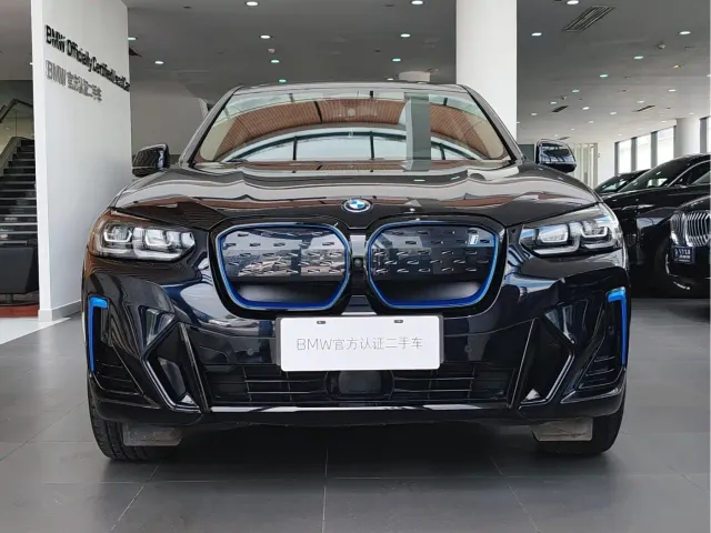 BMW iX3 — Фото автомобиля 2