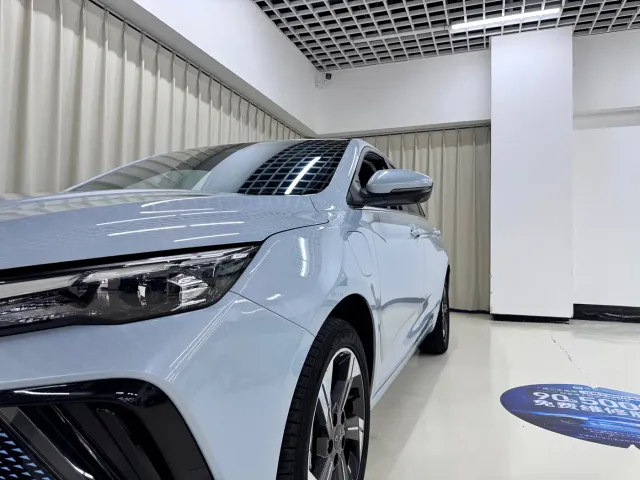 Geely Emgrand L — Фото автомобиля 10